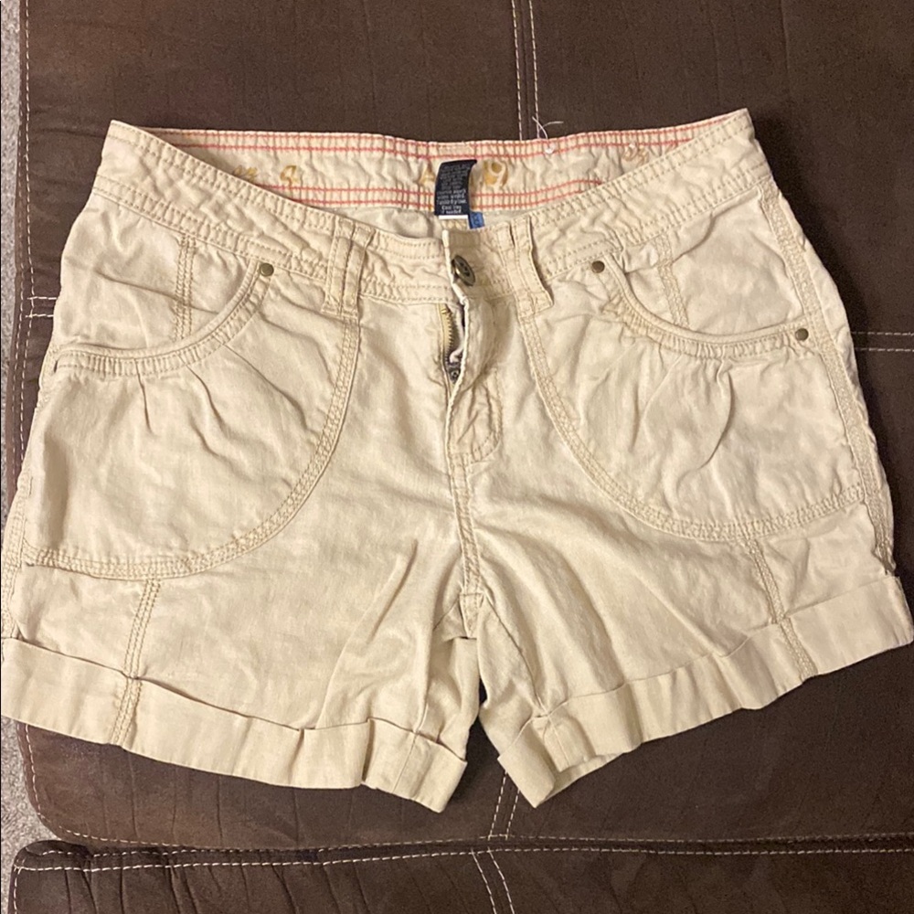 Apt. 9 Cream Cargo Shorts Versatile Style